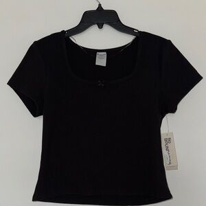 No Boundaries Black Short Sleeve Scoop Neck Top with Front Bow
